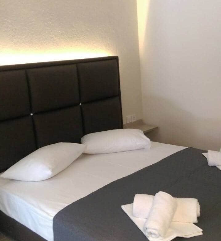 718