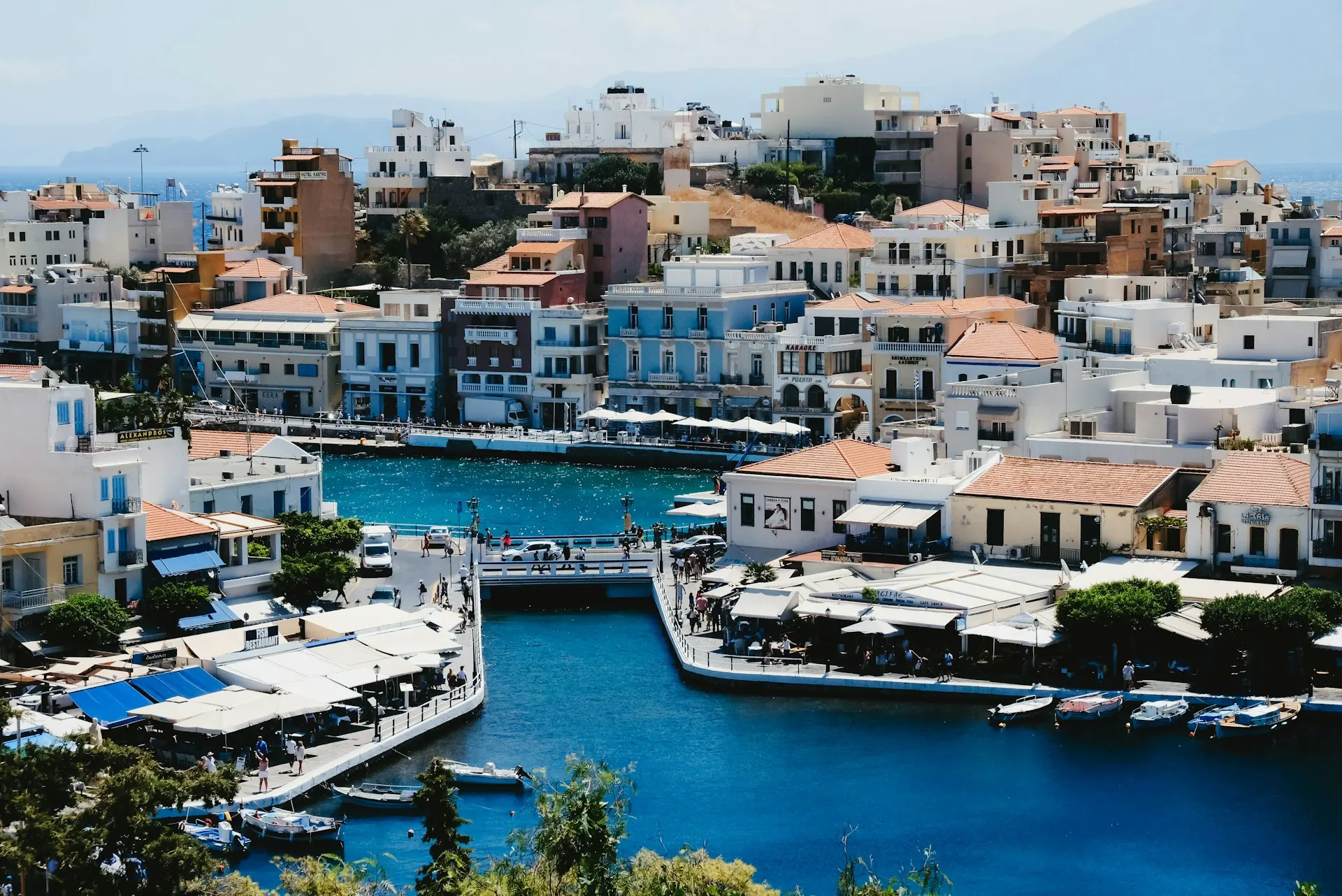 Agios Nikolaos, takođe poznat kao Sveti Nikola, ali u ovom slučaju grad na Kritu.