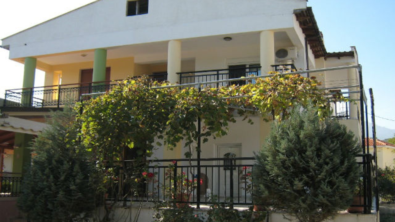 Vila-Suzi-tasos-0