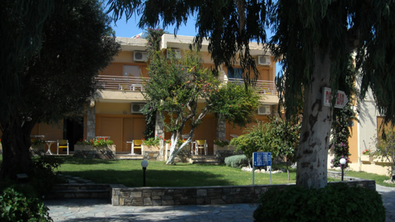 aparthotel-dionisos-hanioti-1