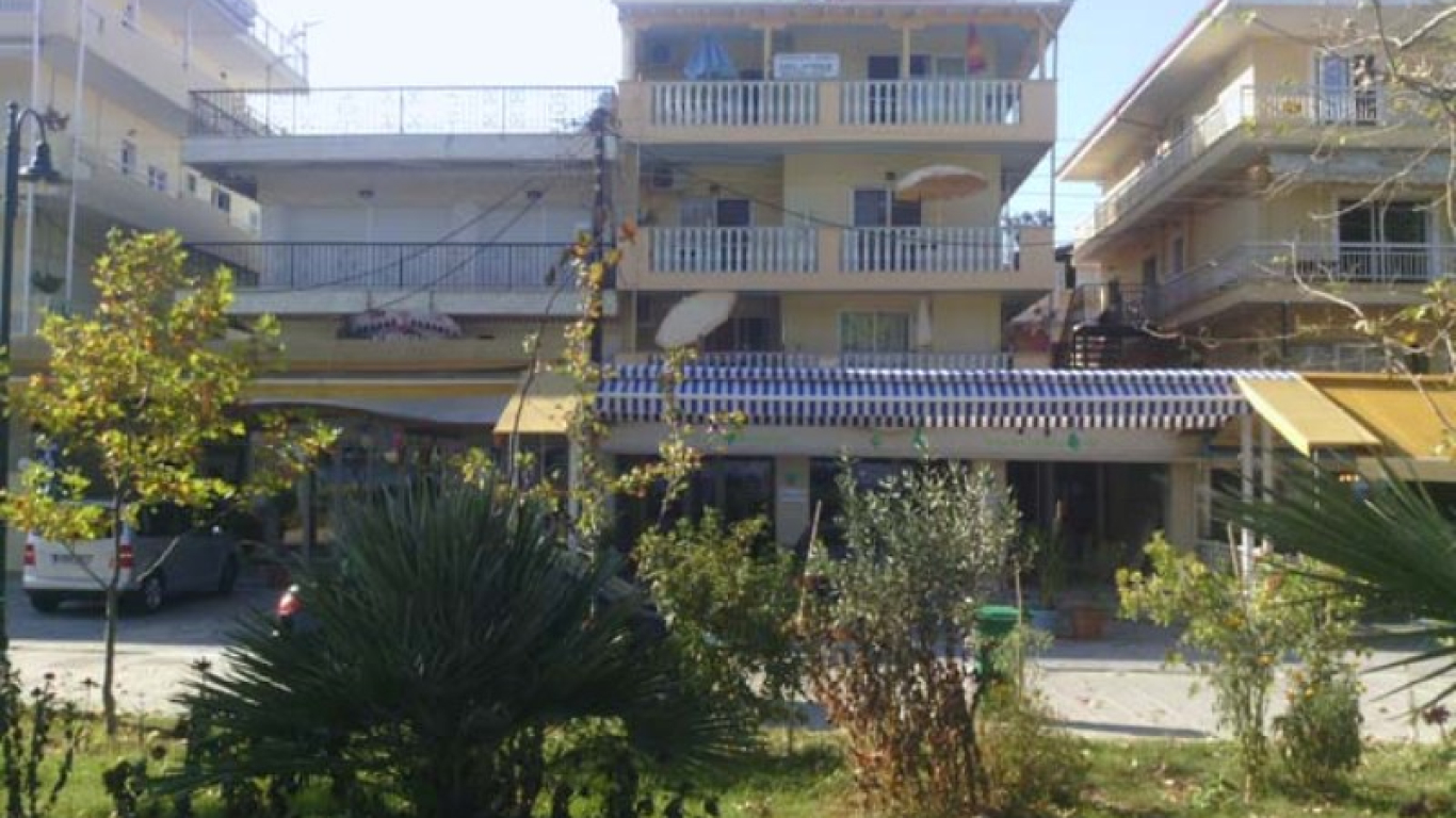 vila-akrogiali-olympic-beach-1