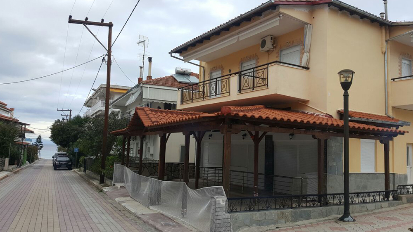 vila-aleksandra-star-polihrono-1