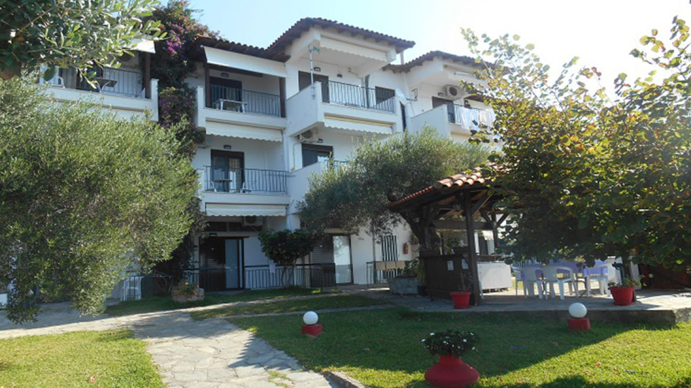 vila-aleksiadis-loutra-kasandra-1