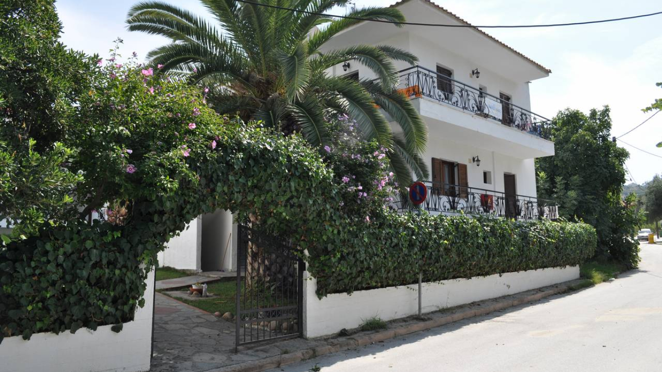 vila-lenas-garden-polihrono-1