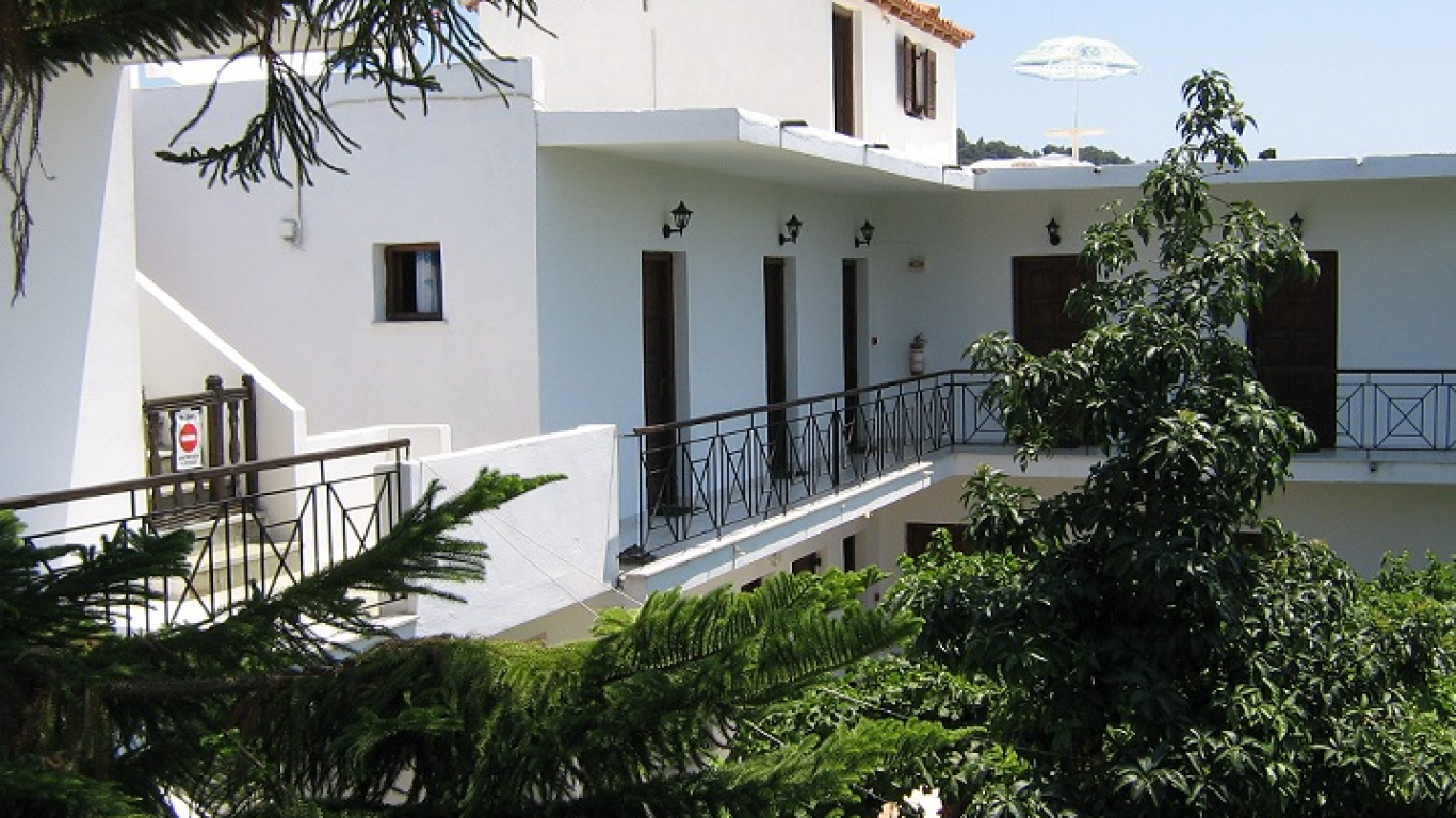vila-manolas-skiatos-1