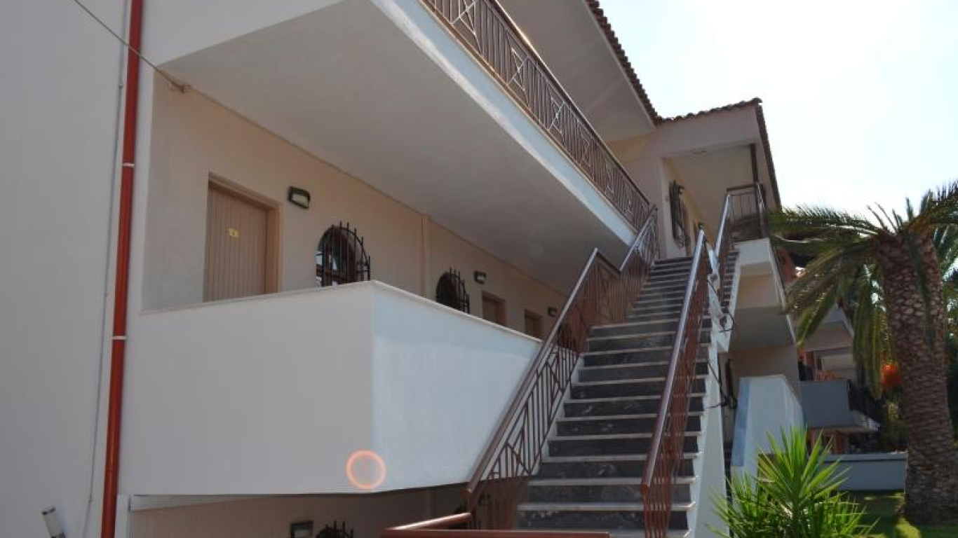 vila-noulis-polihrono-1