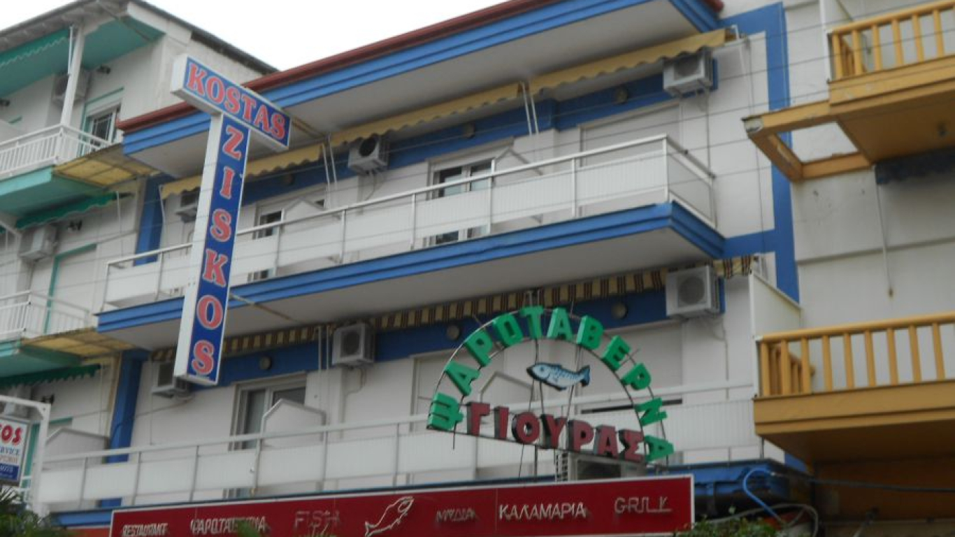 vila-ziskos-paralia-1