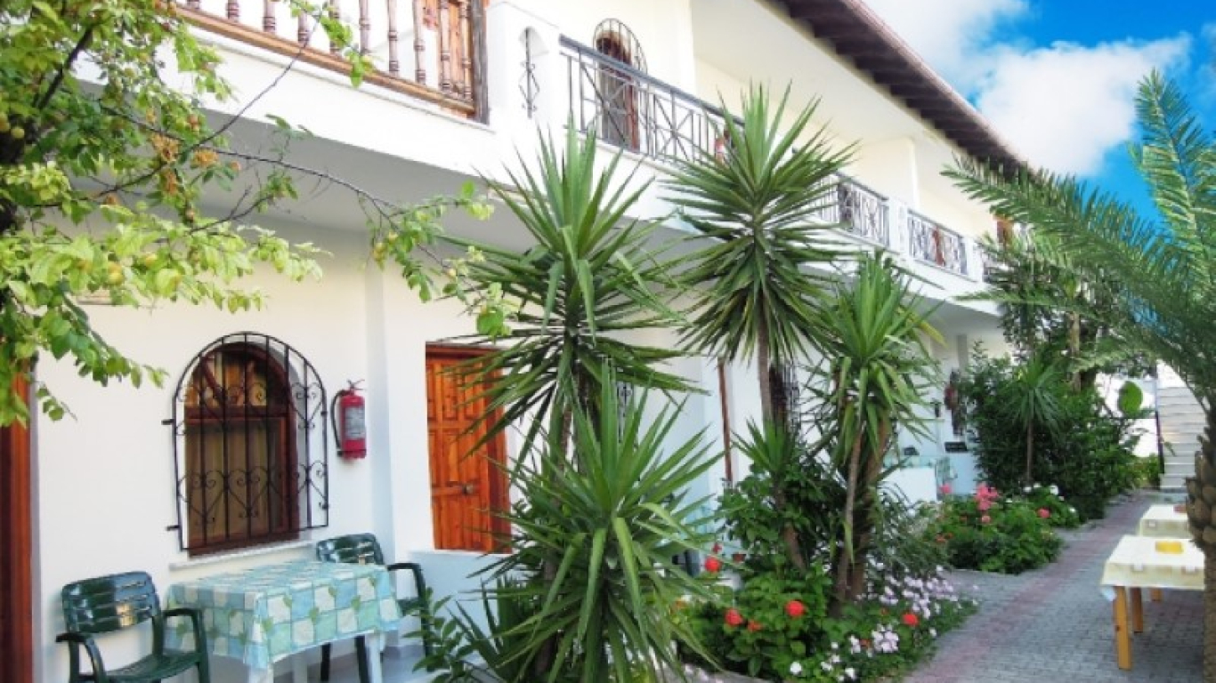 vila_karamavros_pefkohori-1